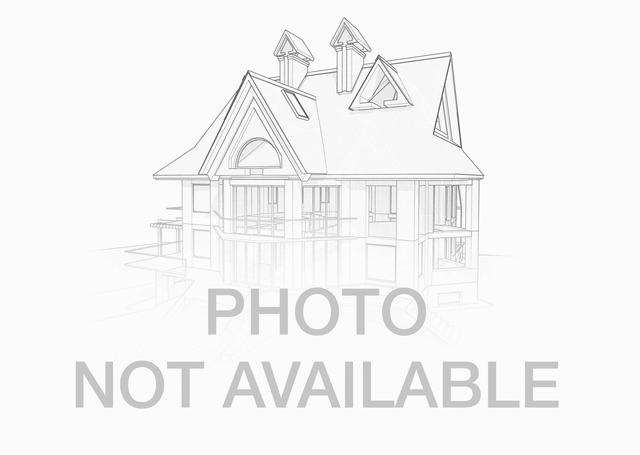 207 E 13TH Street 
